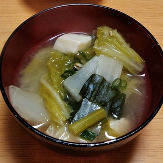 白菜と小松菜と豆腐の味噌汁